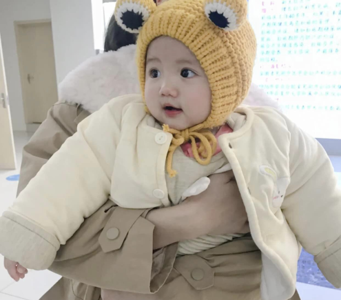 ????NHÀ EM CẦN TUYỂN 1 CÔ CHĂM BÉ LÀM ĂN Ở LẠI VỚI GIA ĐÌNH
