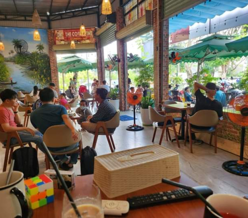 Tuyển hai nữ phụ quán cfe