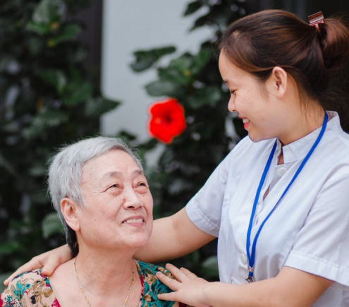 CẦN TUYỂN 1 CÔ CHĂM BÀ