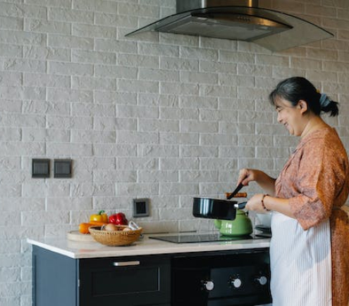 gia đình em cần tìm gấp cô làm việc bao ăn iwr tại quận 9-tphcm