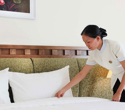 LÀM VỀ CẦN CÔ LÀM TẠP VỤ KHÁCH SẠN 