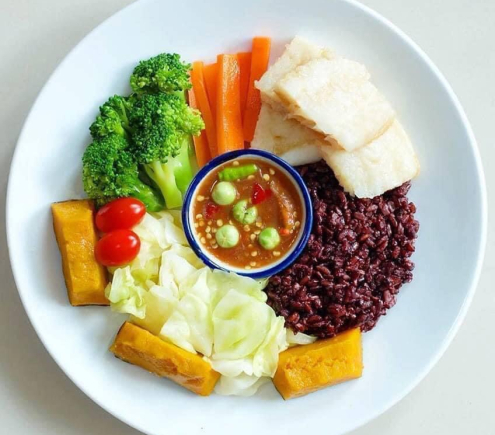 HIỆN GIA ĐÌNH EM ĐANG CẦN GẤP 1 CÔ GIÚP VIỆC NHÀ , NẤU ĂN