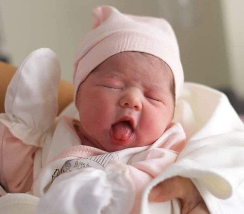 EM MỚI SINH BÉ ĐƯỢC 3 THÁNG EM CẦN TÌM CHỊ PHỤ CHĂM BÉ - LƯƠNG 10TR (NHẬN Ở LẠI)