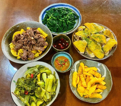 Cần tìm chị nấu ăn , giúp việc nhà làm ở lại bao ăn ở 