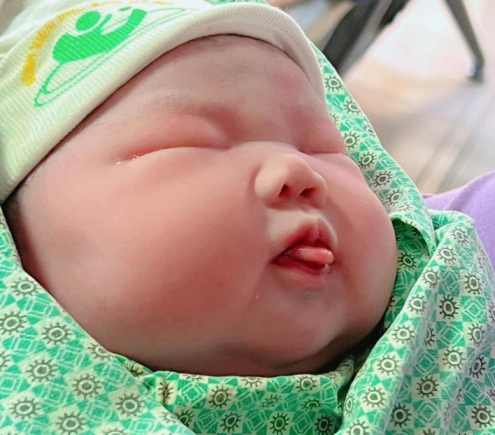 EM CẦN GẤP 1 CÔ CHĂM BÉ SƠ SINH Ở QUẬN 5 Ạ