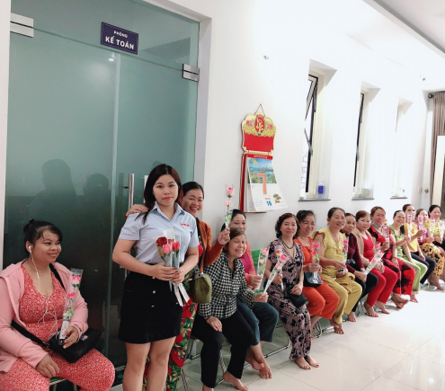 Hiện cty chi nhánh em đang tuyển gấp nhân viên văn phòng