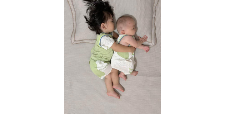 CẦN GẤP 2 CÔ CHĂM BÉ