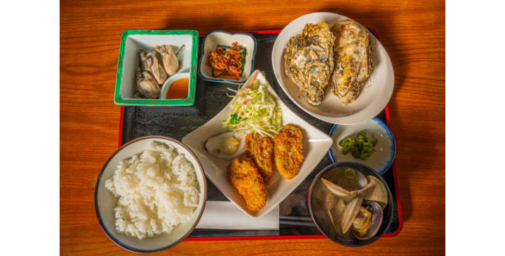TUYỂN  GẤP CÔ LÀM VIỆC Ở LẠI  CÙNG VỚI GIA ĐÌNH Ạ !