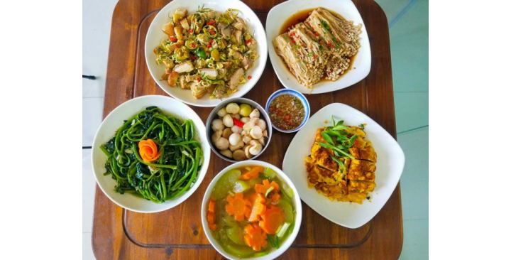 EM CẦN TUYỂN  GẤP CHỊ GIÚP VIỆC NHÀ Ạ