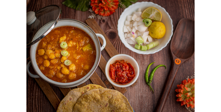 NHÀ EM Ở QUẬN 7 CẦN GẤP 1 CÔ GVN , NẤU ĂN